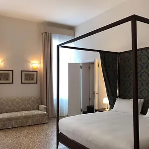 Maddalena 2*, Venecia Italia